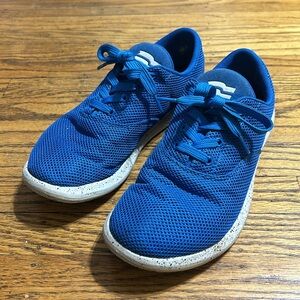 Blue sneakers Strike mvmt